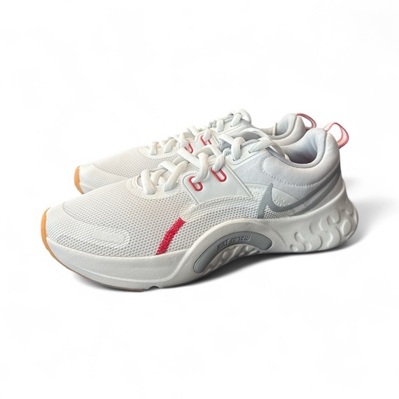 Nike Renew Retaliation TR 3 Men Sz 9.5 White Red Athletic Running Shoes Sneakers - Picture 1 of 8